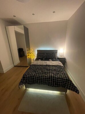 Room, 1 Bedroom, Smoking, Garden View | 1 bedroom