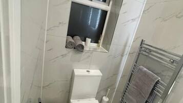 Room, 1 Bedroom, Smoking, Garden View | Bathroom