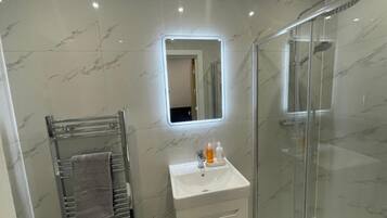 Room, 1 Bedroom, Smoking, Garden View | Bathroom