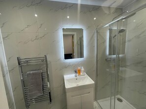 Bathroom - Welcoming Home Feel Like you Home (London)