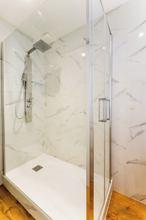 Shower, free toiletries, hair dryer, bathrobes - Studio Toulouse Capitole - La Voute Rose (Toulouse)