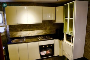 Mikroaaltouuni, uuni, liesi