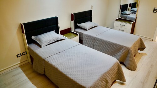 Spacious 3 Bedroom/2 Bathroom Apartment - 3 minutes to Every amenities and mall