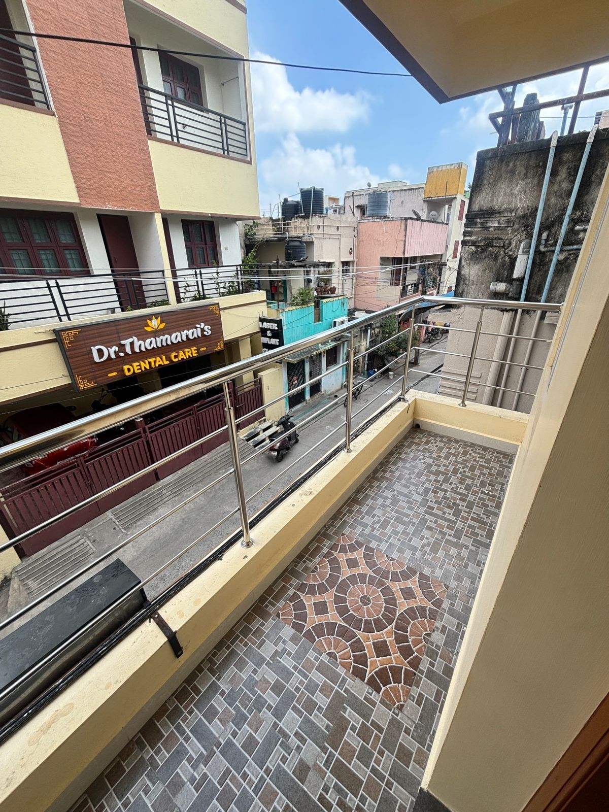 Pillowtop beds, desk, free WiFi