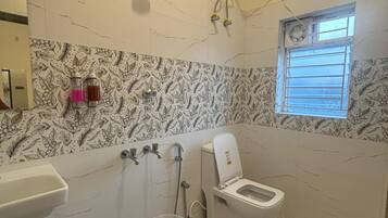 Deluxe Double Room, City View | Bathroom | Shower, free toiletries, towels, soap