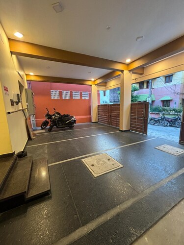 Inn12 By Blessings Hospitality 