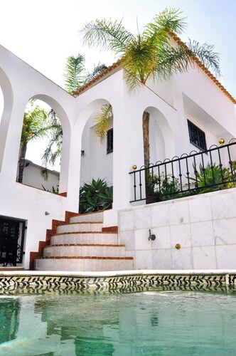 Andalusian Villa with moroccan touch and pool