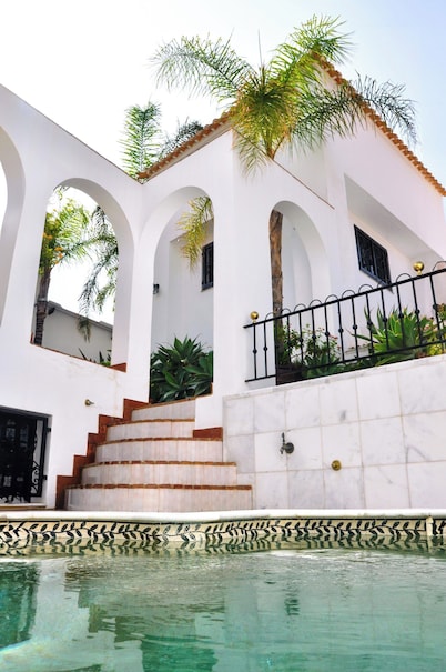 Andalusian Villa with moroccan touch and pool