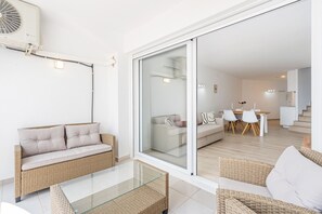 Living area - Welcs Apartamento 064 EMP Frente al Mar (Castello d'Empuries)