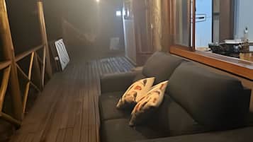 Chalet, 2 Bedrooms, Mountain View | Interior