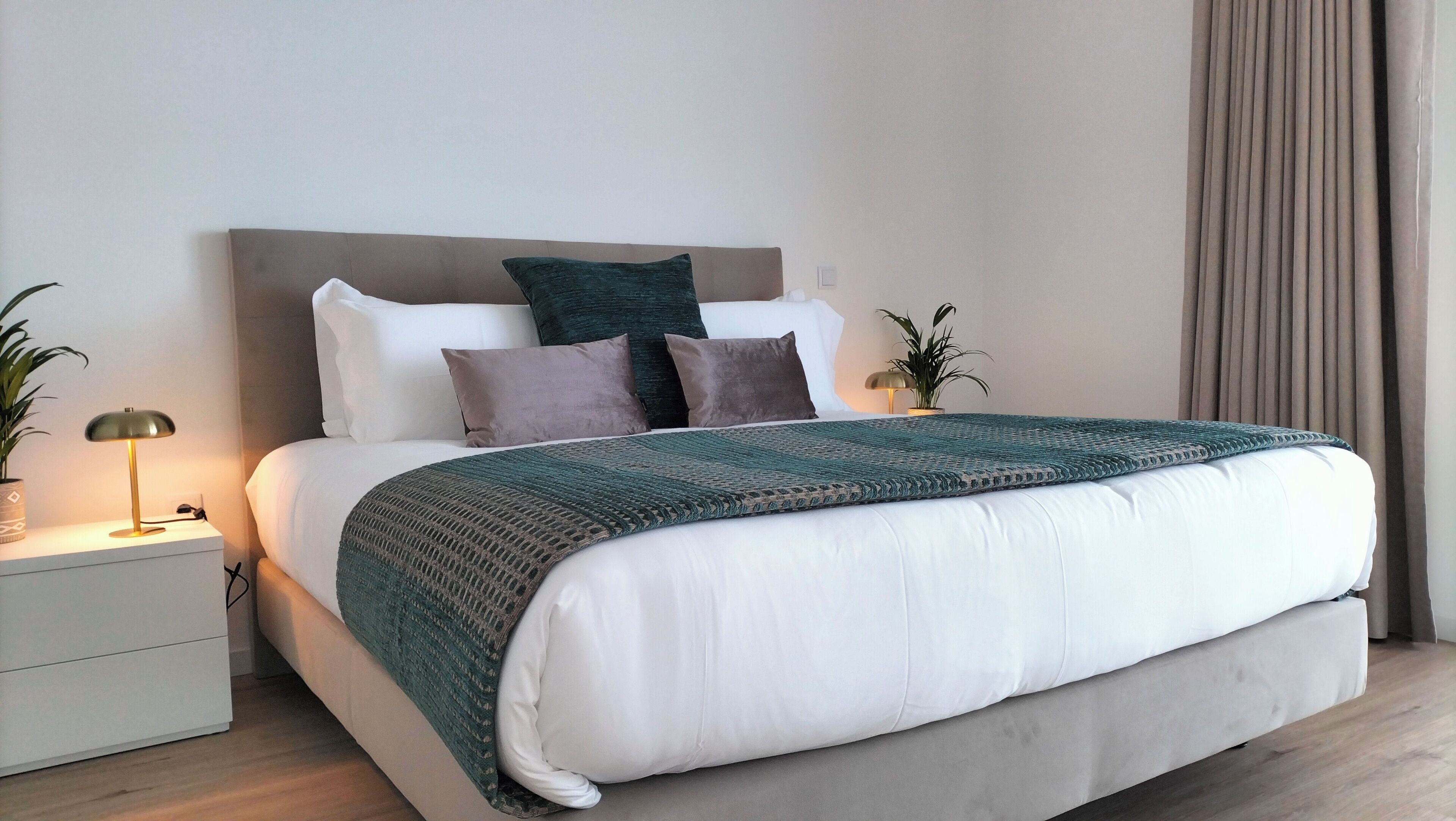 2 عدّة غرف نوم ومكواة/لوح كي وواي فاي مجانًا وملاءات أسرّة