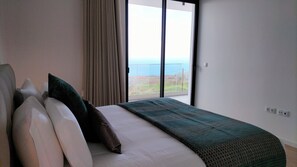 2 bedrooms, desk, iron/ironing board, free WiFi - Casa do Golfe - Stylish accommodation with sweeping sea views in Ponta do Pargo. (Ponta do Pargo)