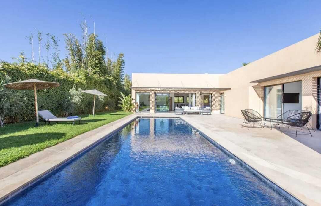 حمّام سباحة خارجي، حمّام سباحة مُدفَّأ