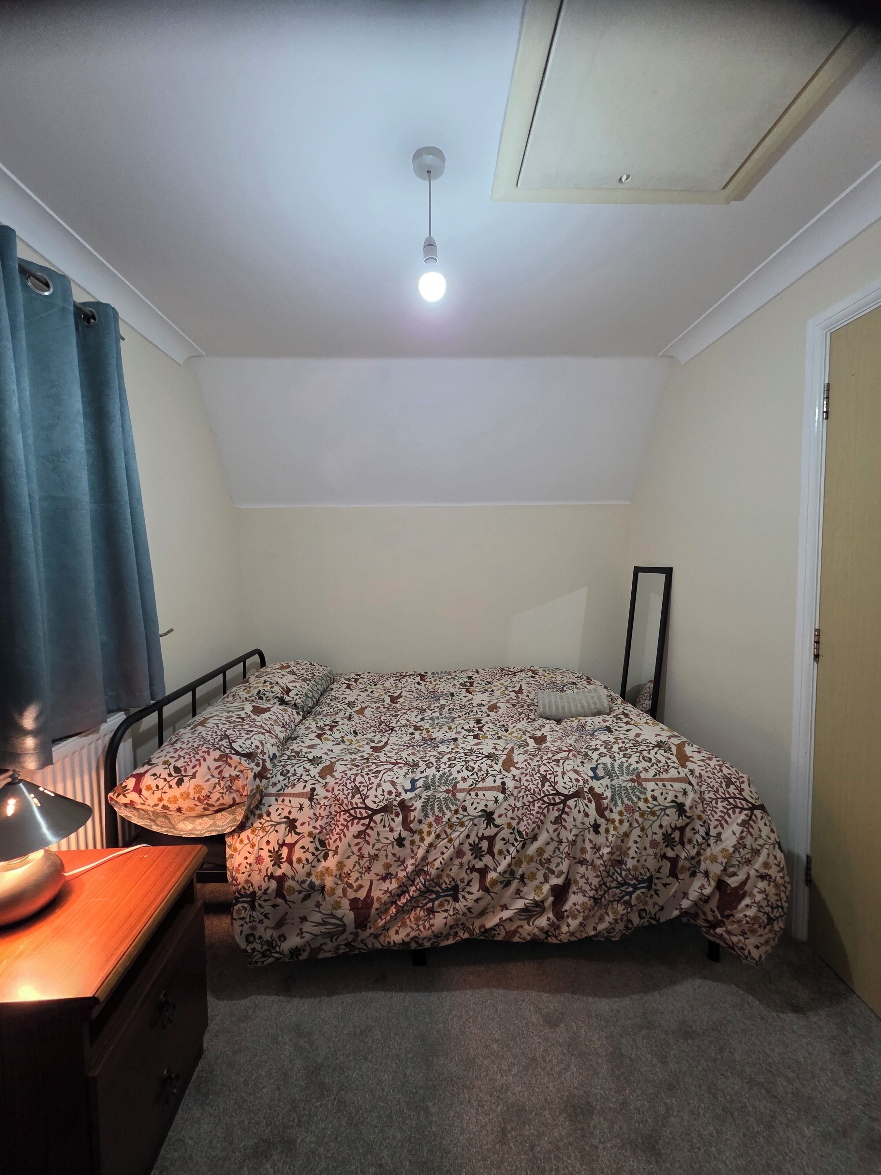 Fer et planche à repasser, accès Internet, draps fournis