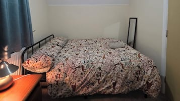 Iron/ironing board, Internet, bed sheets