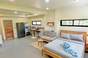 Economy Studio Suite | Desk, laptop workspace, free WiFi