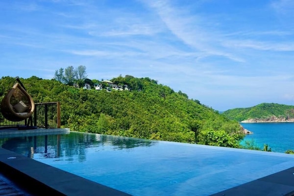 Näkymä rannalle/valtamerelle