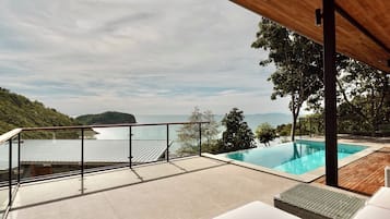 ์ค์ํธ | ์ฑ
์, ๋
ธํธ๋ถ ์์
๊ณต๊ฐ, ๋ฌด๋ฃ WiFi