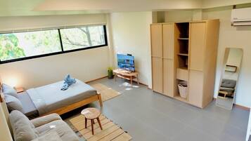 Economy Studio Suite | Desk, laptop workspace, free WiFi