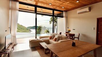 Suite | Schreibtisch, laptopgeeigneter Arbeitsplatz, kostenloses WLAN