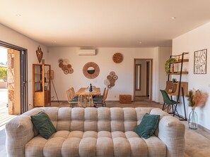 TV - Villa Felicita di Lecci (Lecci)