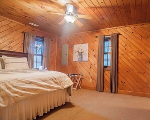 4 habitaciones, tabla de planchar con plancha, wifi y ropa de cama 