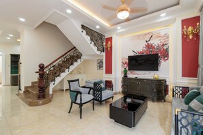 Villa presidencial, 6 habitaciones, con acceso al salón lounge del club, vista a la ciudad | Sábanas de algodón egipcio, ropa de cama de alta calidad y edredón