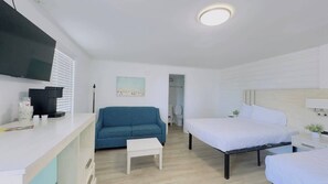 Iron/ironing board, WiFi, bed sheets - Boutique on the beach, Studio #101 + Pool (Myrtle Beach)