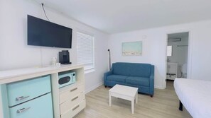 TV - Boutique on the beach, Studio #101 + Pool (Myrtle Beach)