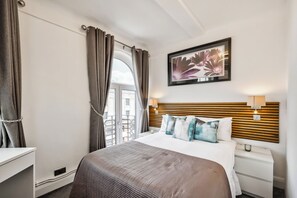 3 chambres, fer et planche à repasser, Wi-Fi, draps fournis