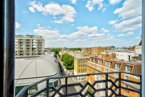 Property grounds - 3 Bedroom Flat in Marble Arch with lift access (London)