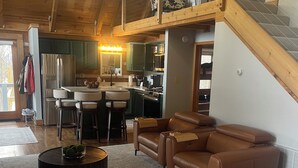 Smart TV, fireplace, video games - 3-bedroom cabin in serene Banner Elk on 8 Acres with Mountain View’s (Banner Elk)