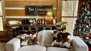 Smart TV, fireplace, video games - 3-bedroom cabin in serene Banner Elk on 8 Acres with Mountain View’s (Banner Elk)
