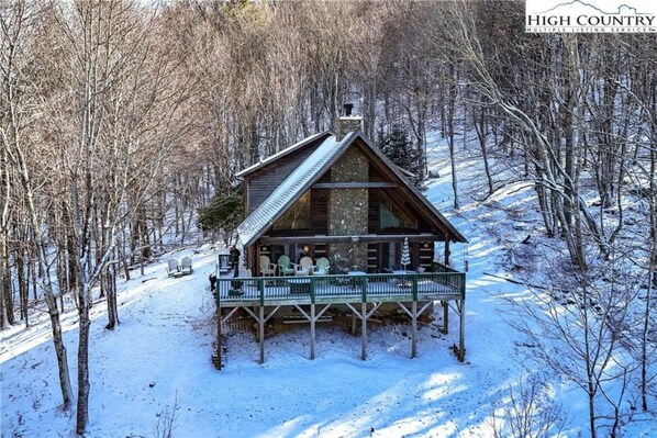 Property grounds - 3-bedroom cabin in serene Banner Elk on 8 Acres with Mountain View’s (Banner Elk)