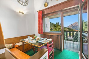Standard Apartment, Multiple Bedrooms (Il Balcone Sulle Alpi ski in ski out) | Outdoor dining - Il Balcone Sulle Alpi ski in ski out (Sauze d'Oulx)