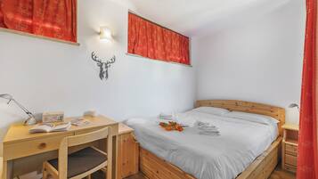 1 bedroom, free WiFi, bed sheets