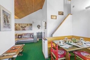 Standard Apartment, Multiple Bedrooms (Il Balcone Sulle Alpi ski in ski out) | Dining - Il Balcone Sulle Alpi ski in ski out (Sauze d'Oulx)