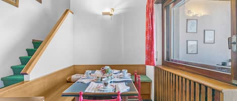 Standard Apartment, Multiple Bedrooms (Il Balcone Sulle Alpi ski in ski out) | Dining