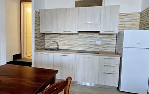 Apartment | Private kitchen - Aria Condizionata e Terrazza Vista Mare (Castelsardo)