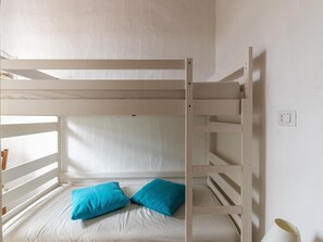 3 bedrooms, individually furnished, bed sheets - Holiday House With Garden, Near the sea (Valledoria)