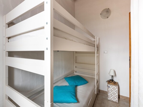 House - Spacious Holiday Home in La Ciaccia Near sea (Valledoria)