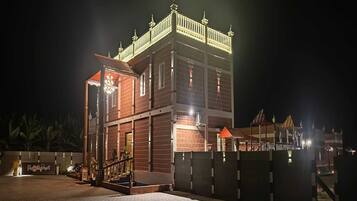 House | Bahagian luar