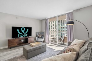 TV - Stylish Brickell Stay with Ocean Views & Pool (Miami)