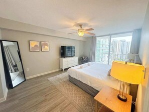 1 slaapkamer, een strijkplank/strijkijzer, wifi, beddengoed