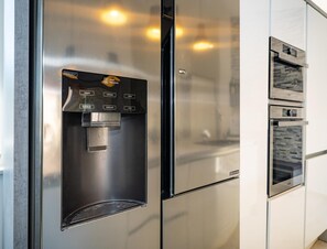 House | Private kitchen - Modern Holiday Home Near Vir Beaches (Vir)