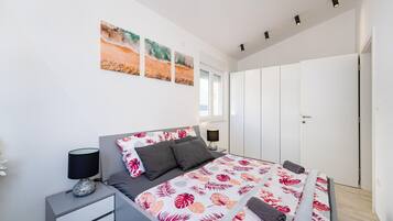 House | 3 bedrooms, individually furnished, iron/ironing board