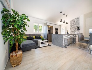 Hus | Oppholdsrom | Peis