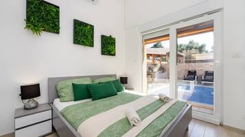 House | 3 bedrooms, individually furnished, iron/ironing board