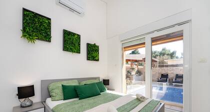 Modern Holiday Home Near Vir Beaches