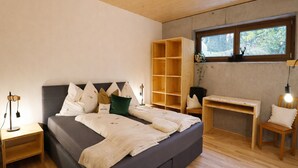 1 habitación y muebles diferentes 